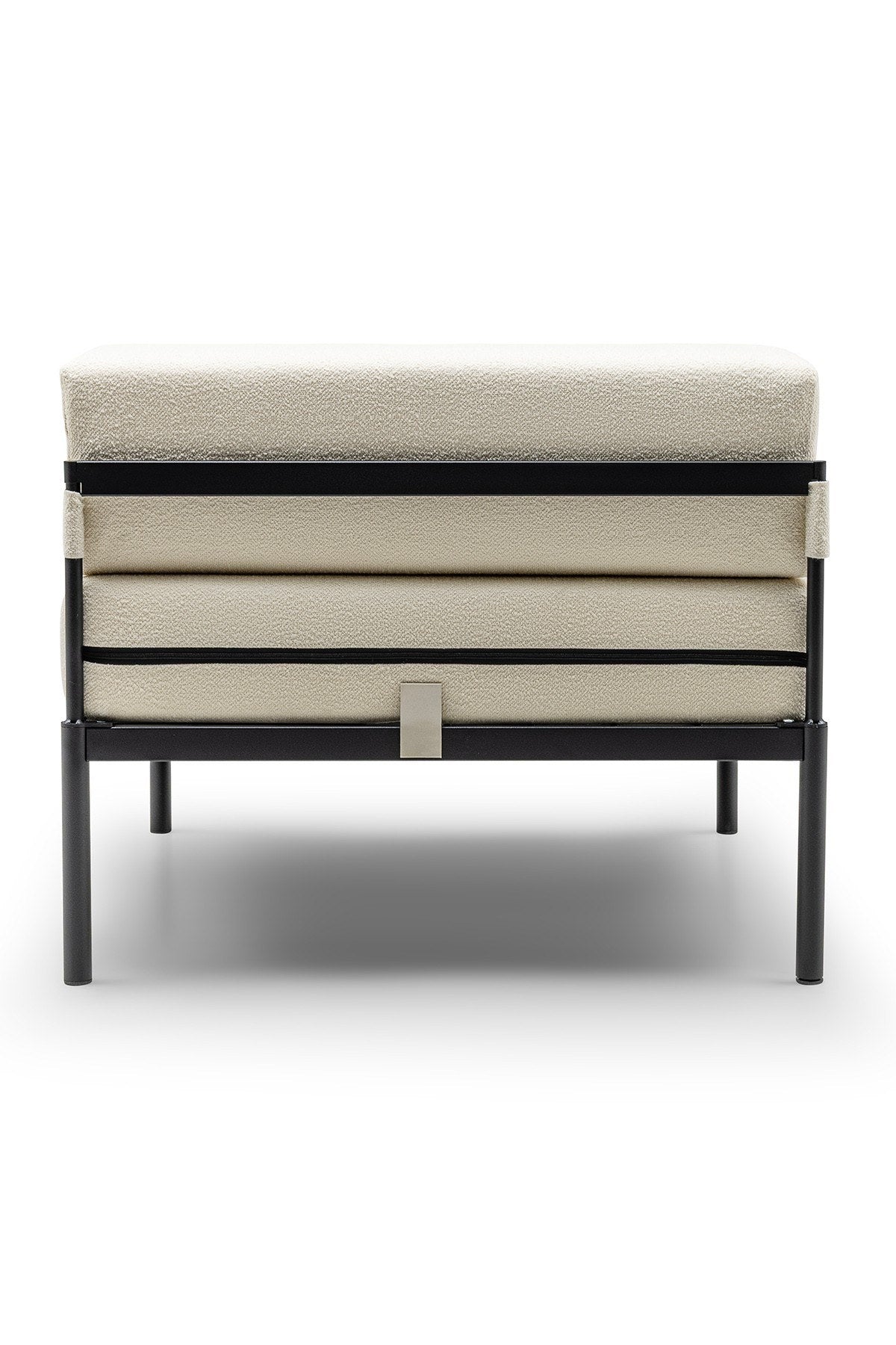 Einzelnes 1-Sitzer-Modul von Hanah Home in Schwarz und Creme, Bouclé-Stoff, Metallgestell mit schwarzen Metallbeinen, quadratische Sitzform.