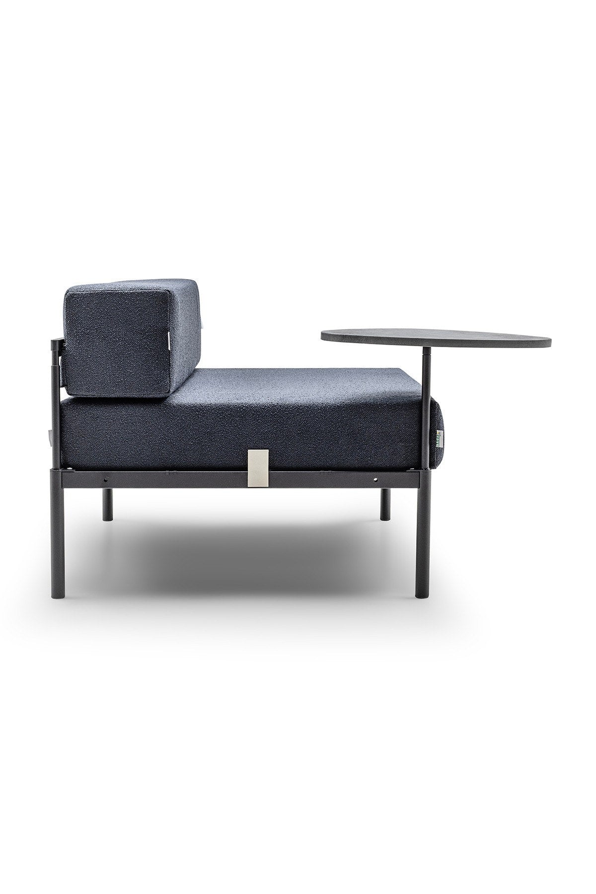 Foto vom 1-Sitzer-Modul mit Beistelltisch von Hanah Home in Schwarz und Marineblau, Bouclé-Stoff, Metallgestell, wendbares Design.
