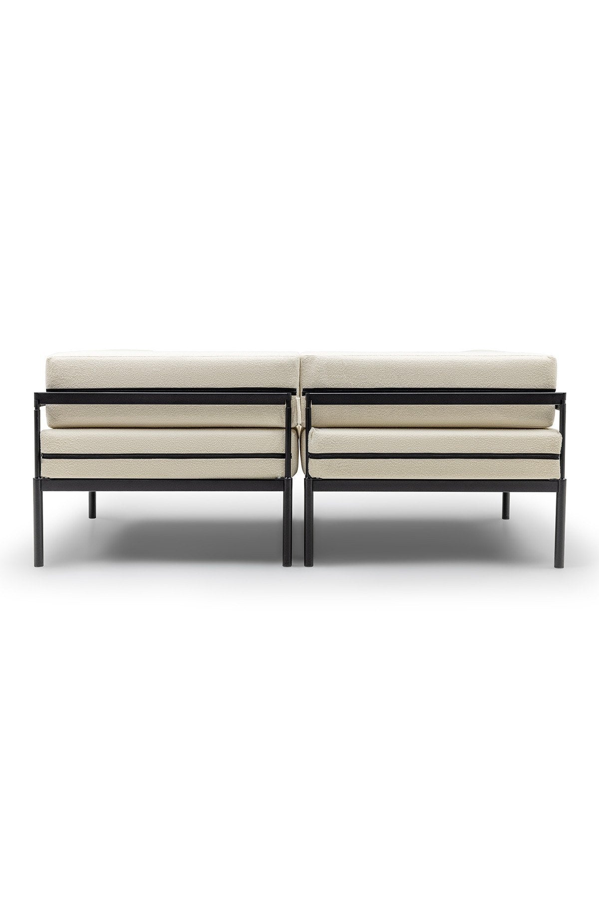 2-Sitzer-Sofa in Schwarz und Creme mit Bouclé-Stoff, Metallbeinen und abnehmbaren Sitzkissen, Breite 180 cm, Tiefe 90 cm, Höhe 46 cm.