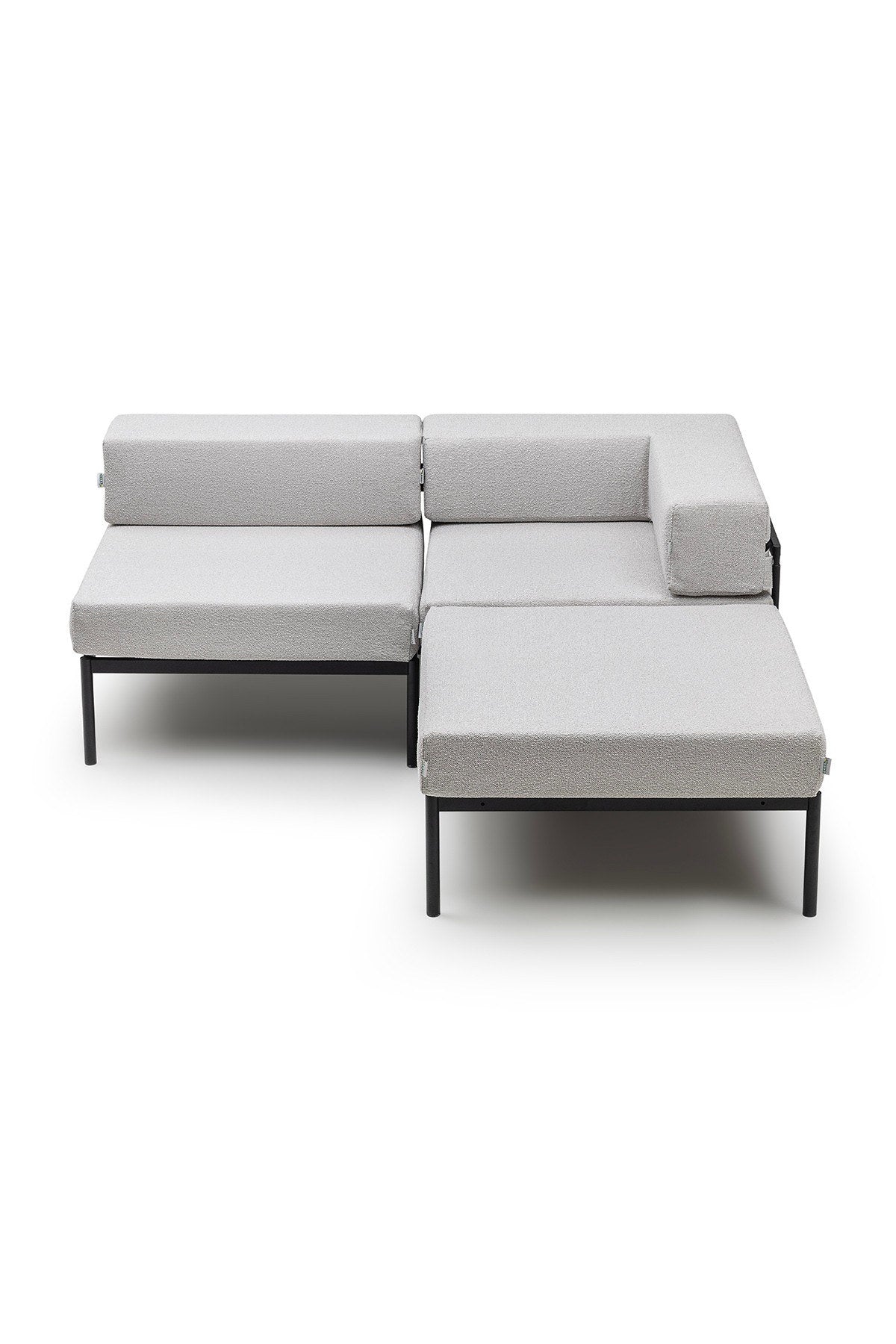 Ecksofa Corner Set 180 in Schwarz und Grau mit Bouclé-Stoffbezug, Metallgestell und schlanken Metallbeinen, grosszügige Sitzfläche.