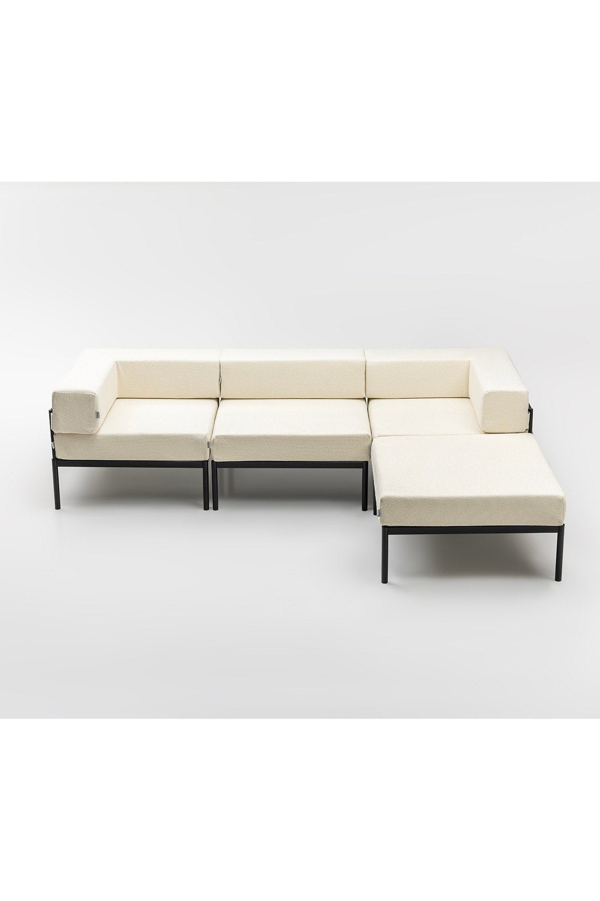 Ecksofa Corner Set 270 von Hanah Home in Schwarz und Creme, Bouclé-Stoffbezug, Metallbeine, verstellbare Rückenlehne und abnehmbare Sitzkissen.