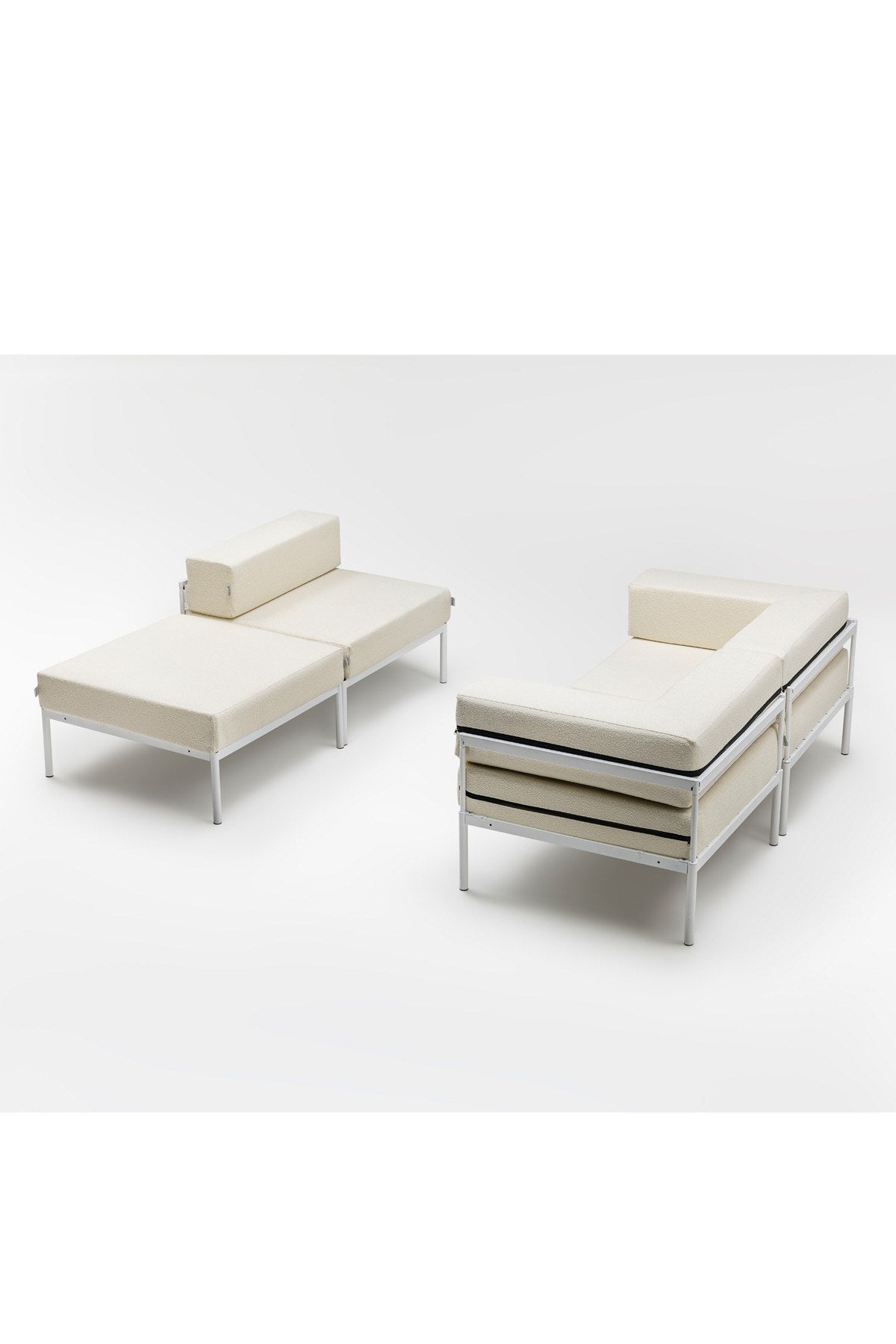 Ecksofa Corner Set 270 von Hanah Home in Weiss/Creme, Bouclé-Stoff, Metallbeine, wendbares Design mit verstellbarer Rückenlehne.