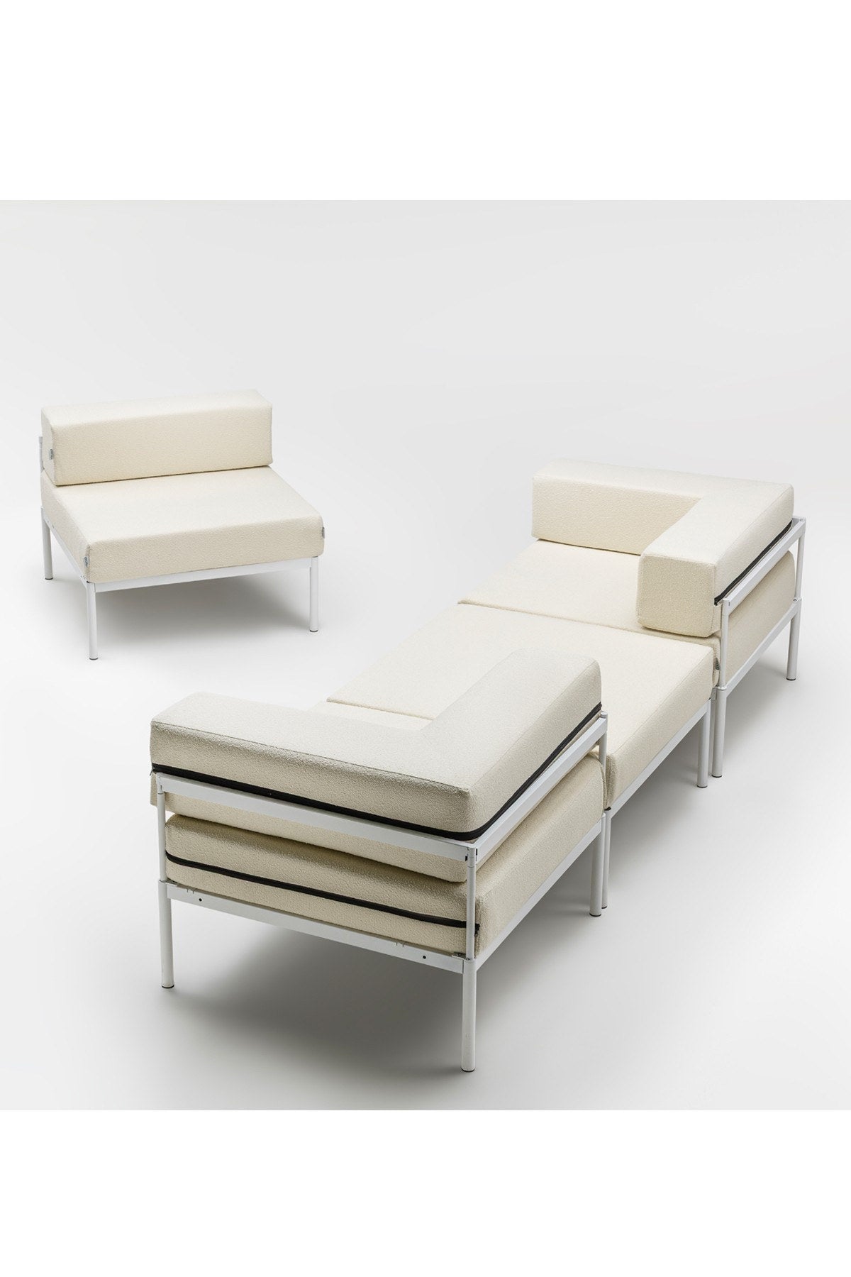 Ecksofa Corner Set 270 von Hanah Home in Weiss/Creme, Bouclé-Stoff, Metallbeine, wendbares Design mit verstellbarer Rückenlehne.