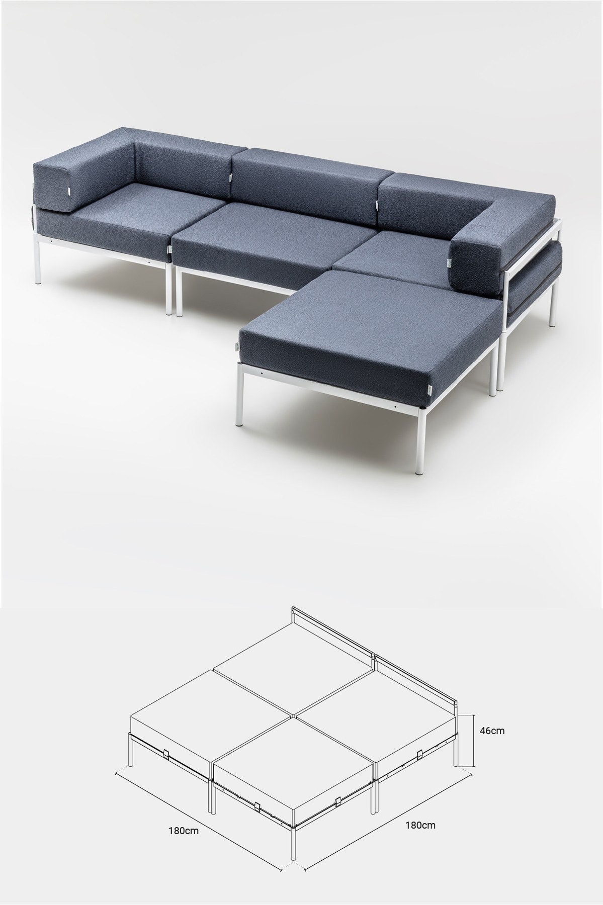 Weisses Ecksofa mit marineblauen Elementen, Bouclé-Stoff, Metallbeine, breite Sitzfläche und verstellbare Rückenlehne im Wohnzimmer.