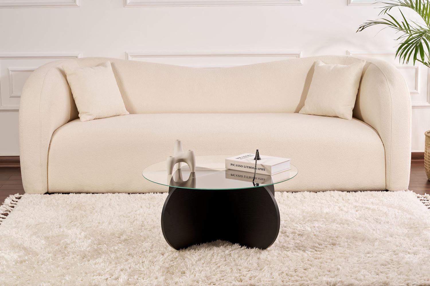 Verleihen Sie Ihrem Wohnraum mit dem Aeris Sofatisch in Holz Schwarz und Rauch von Nordure einen modernen Akzent. Ideal für jedes Interieur!