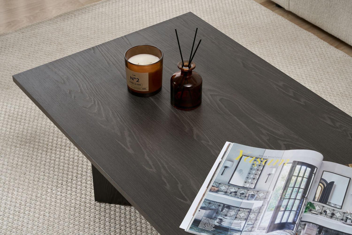 Sabin Sofatisch - Lumiere Schwarz in Lumiere Schwarz präsentiert im Onlineshop von KAQTU Design AG. Couchtisch ist von Nordure