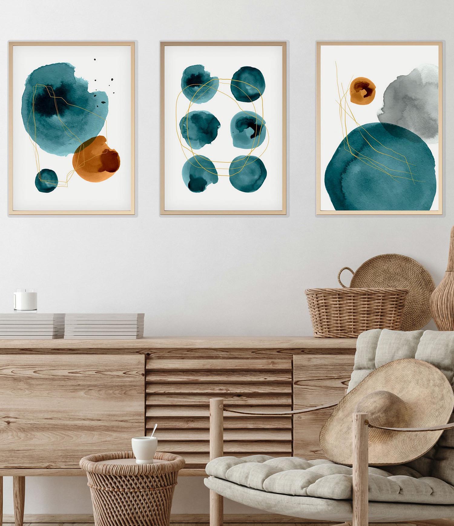 Entdecken Sie das fesselnde Huhu117 Bild von Wallity – ein mehrfarbiges, dekoratives Kunstwerk (3 Teile) für stilvolle Wände. Ideal für jeden Raum!