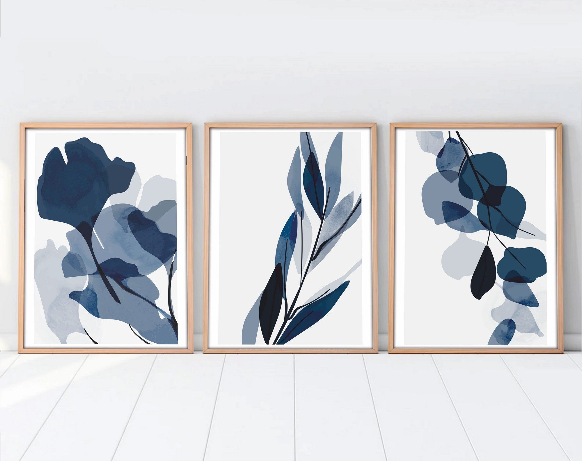 Verleihen Sie Ihrem Raum mit dem Huhu207 Bild von Wallity einen Hauch von Farbe und Eleganz. Dieses beeindruckende 3-teilige Kunstwerk verwandelt jede Wand.