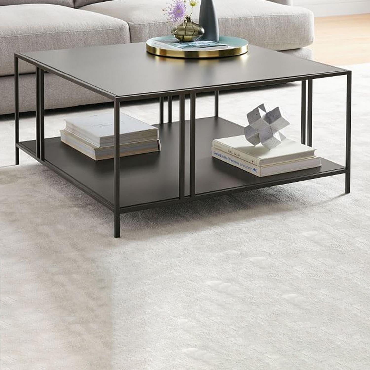 Erleben Sie den Uranüs Sofatisch in edlem Schwarz von Hanah Home – ein zeitloses Design, das Eleganz und Funktionalität vereint.