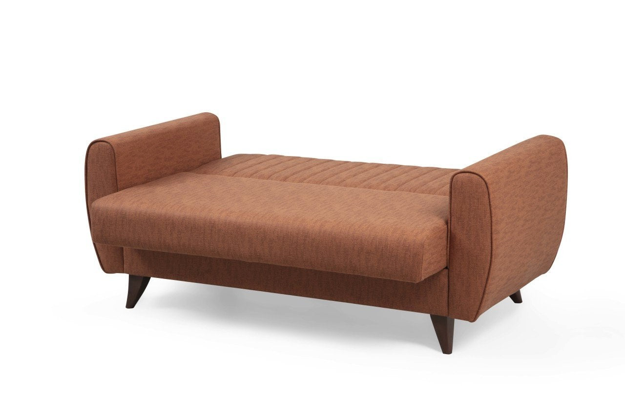 Entdecken Sie das Alkon Bettsofa in elegantem Fliese Rot – ein komfortables 2-Sitzer Sofa-Bett, das Stil und Vielseitigkeit in Ihr Zuhause bringt.