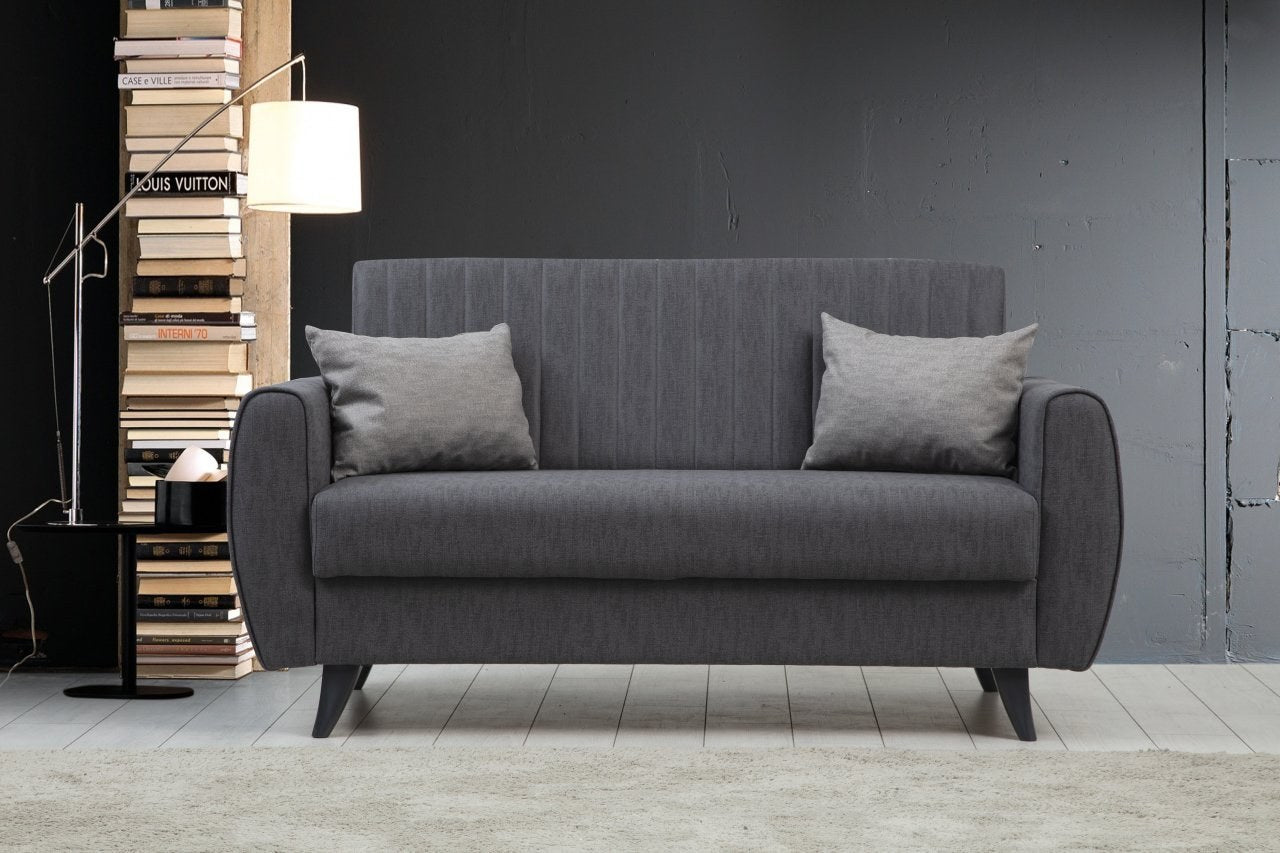 Entdecken Sie das Alkon Bettsofa in Dunkelgrau von Atelier Del Sofa – ein stilvolles, vielseitiges Möbelstück, das Komfort und Eleganz in Ihr Zuhause bringt.