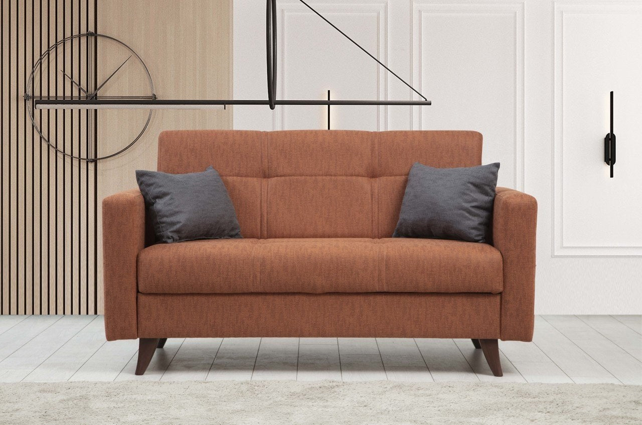 Erleben Sie das Polya Bettsofa in strahlendem Kachelrot von Atelier Del Sofa – ein elegantes 3-Sitzer Schlafsofa, das Komfort und Funktionalität vereint.