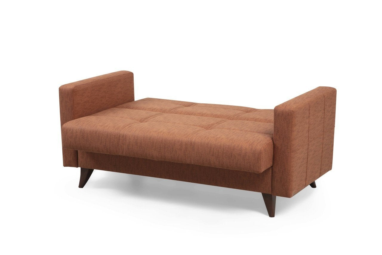Erleben Sie das Polya Bettsofa in strahlendem Kachelrot von Atelier Del Sofa – ein elegantes 3-Sitzer Schlafsofa, das Komfort und Funktionalität vereint.