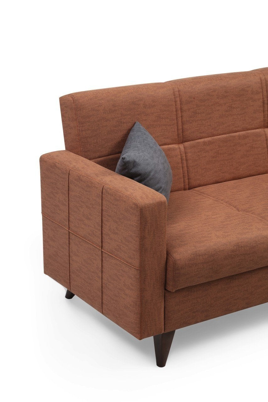 Entdecken Sie das Polya Bettsofa in lebhaftem Kachelrot von Atelier Del Sofa – ein stilvolles 3-Sitzer Schlafsofa, das höchsten Komfort und Vielseitigkeit bietet.