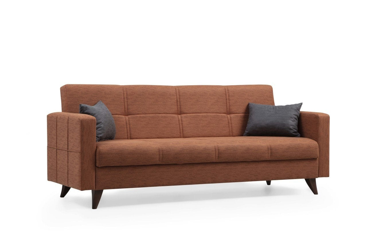 Entdecken Sie das Polya Bettsofa in lebhaftem Kachelrot von Atelier Del Sofa – ein stilvolles 3-Sitzer Schlafsofa, das höchsten Komfort und Vielseitigkeit bietet.