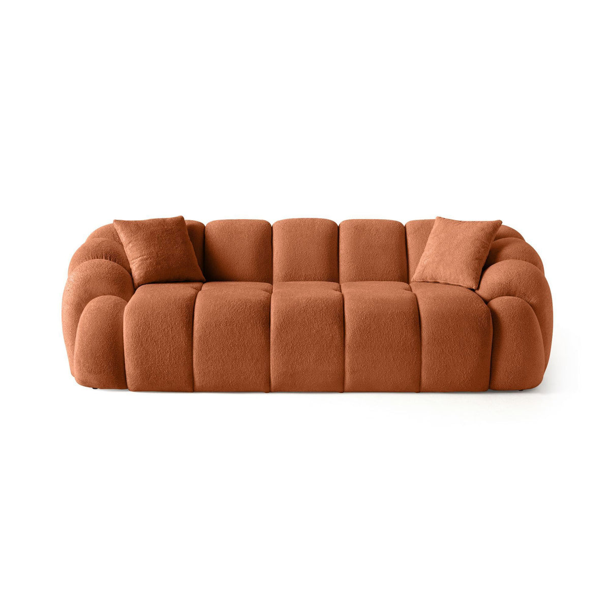 Ziegelrotes 3-Sitzer Sofa Octavio von Hanah Home mit Polyesterbezug, Kunststoffbeinen und abnehmbarem Rückenkissen, Frontalansicht.