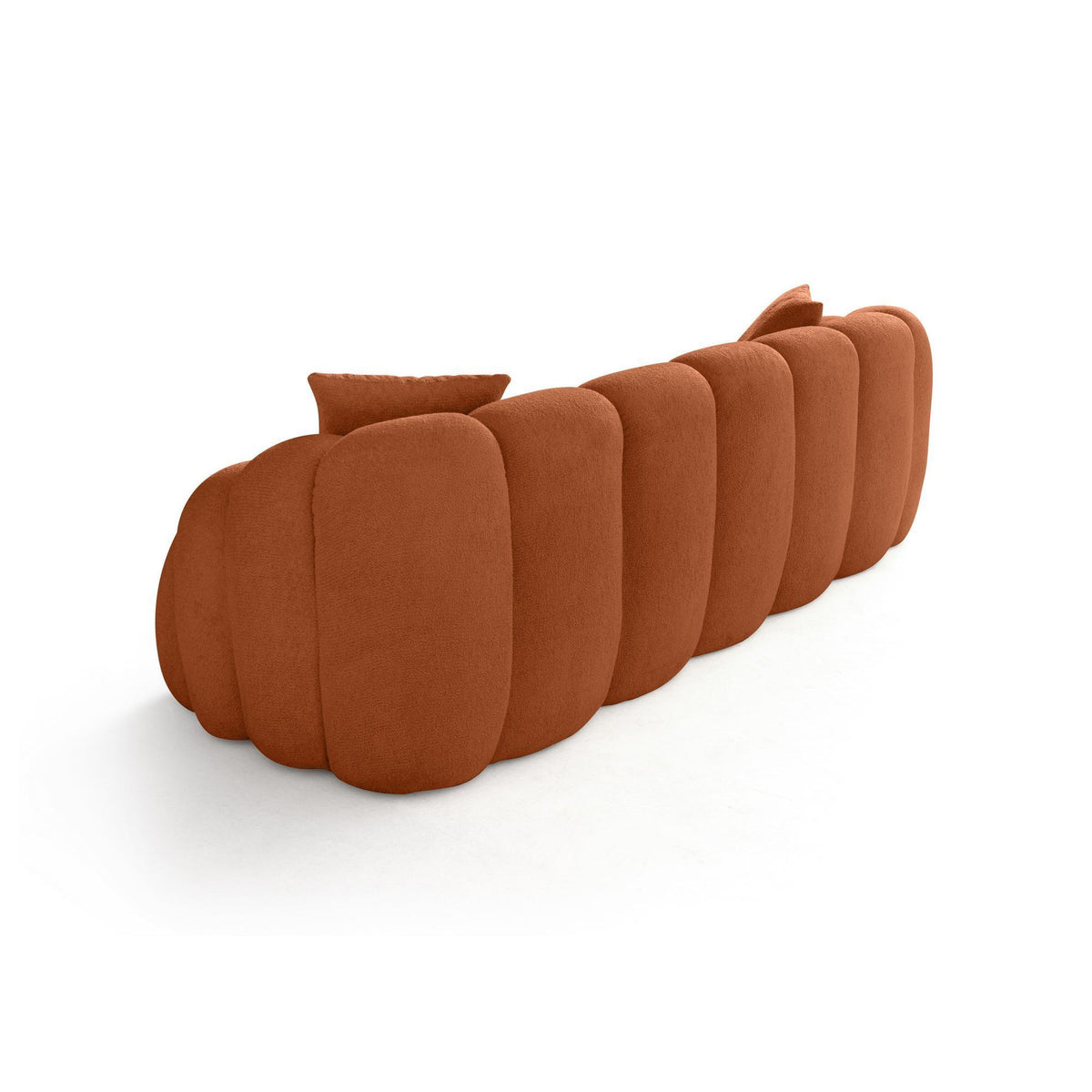 Ziegelrotes 3-Sitzer Sofa Octavio von Hanah Home mit Polyesterbezug, Kunststoffbeinen und abnehmbarem Rückenkissen, Frontalansicht.
