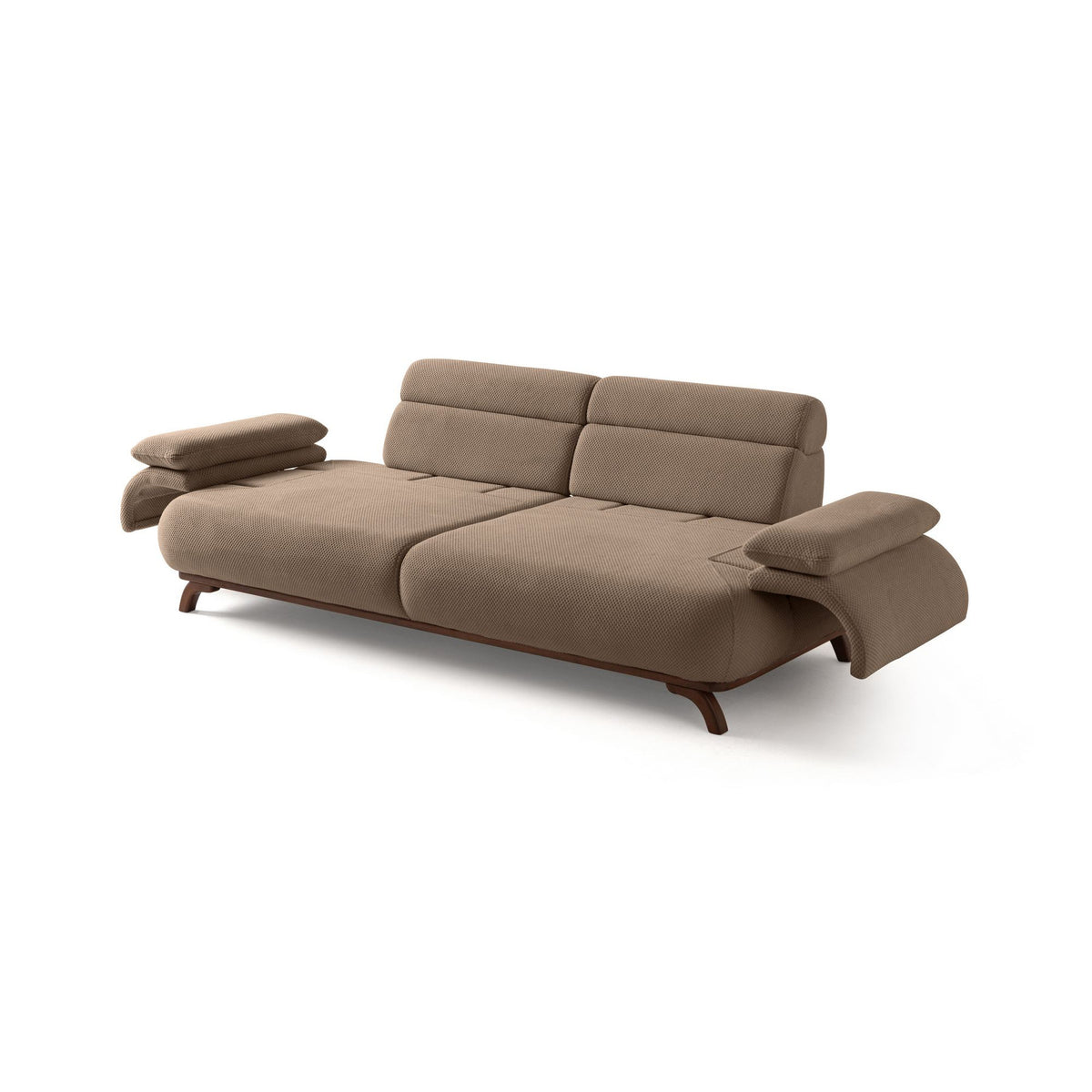 Dreisitzer-Sofa Bonjo in Latte mit Polyesterbezug in Tuna-Struktur, schlanken Holzbeinen und abnehmbarem Rückenkissen, Frontalansicht.