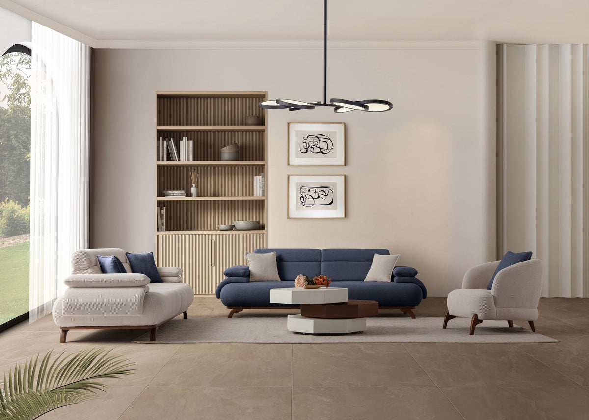 Marineblaues 3-Sitzer Sofa Bonjo von Hanah Home mit Holzbeinen, Polyester-Bezug in Tuna-Struktur und zwei losen Kissen.