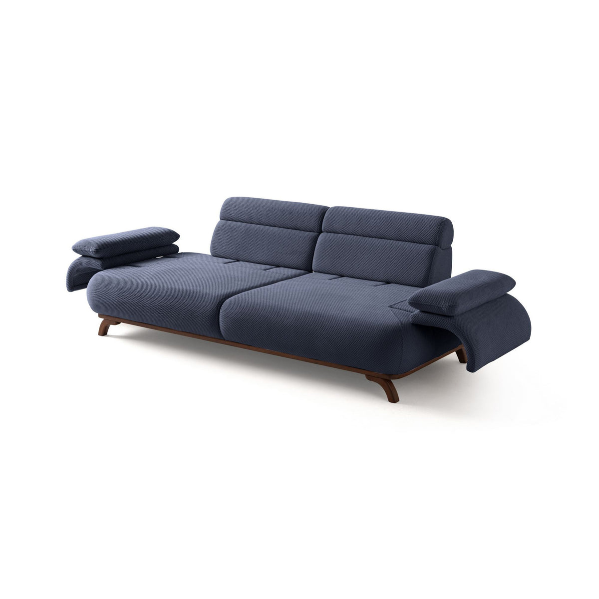 Marineblaues 3-Sitzer Sofa Bonjo von Hanah Home mit Holzbeinen, Polyester-Bezug in Tuna-Struktur und zwei losen Kissen.