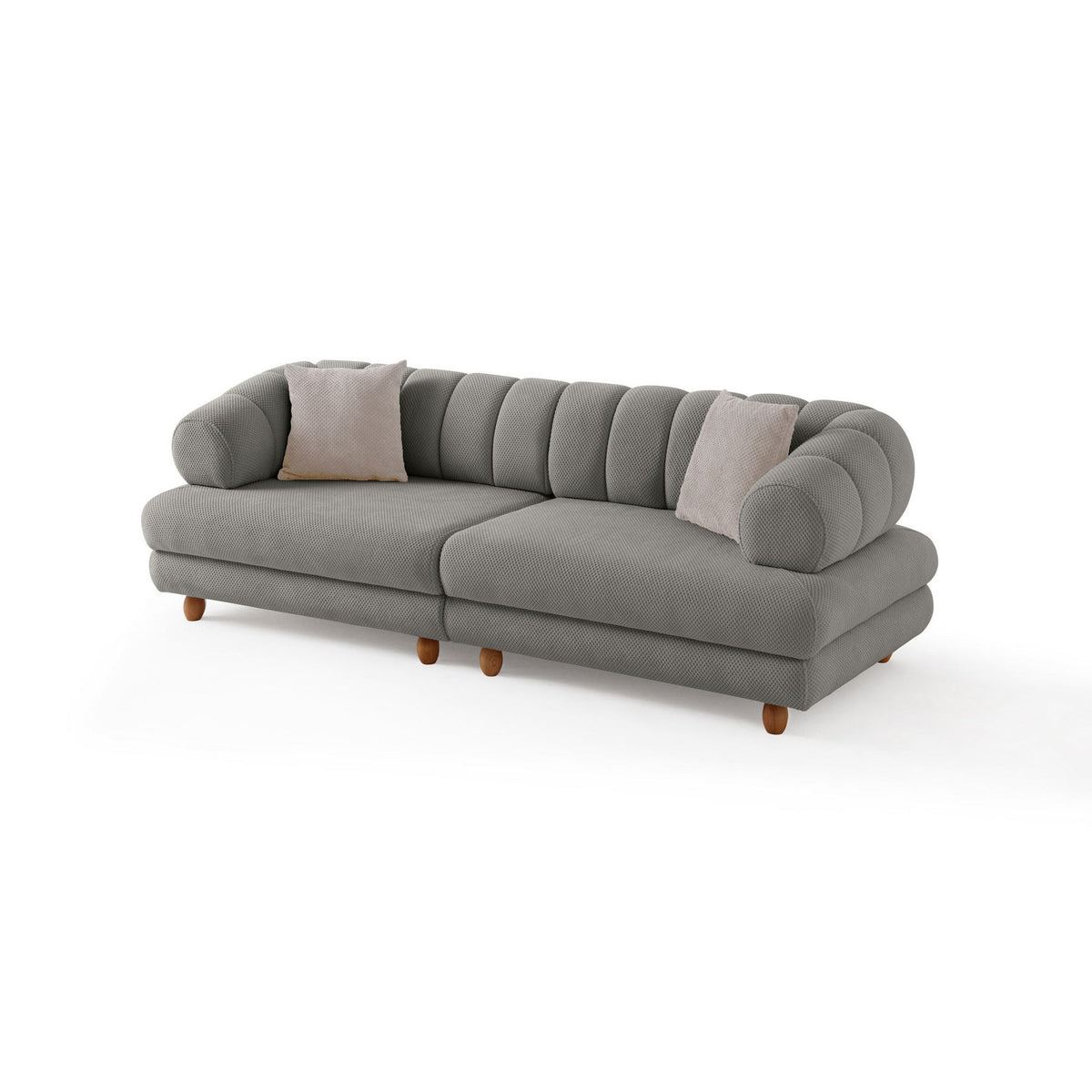 Graues 3-Sitzer Sofa Gloria von Hanah Home mit Polyesterbezug in Tuna-Struktur, Holzbeinen und zwei losen Kissen auf hellem Untergrund.