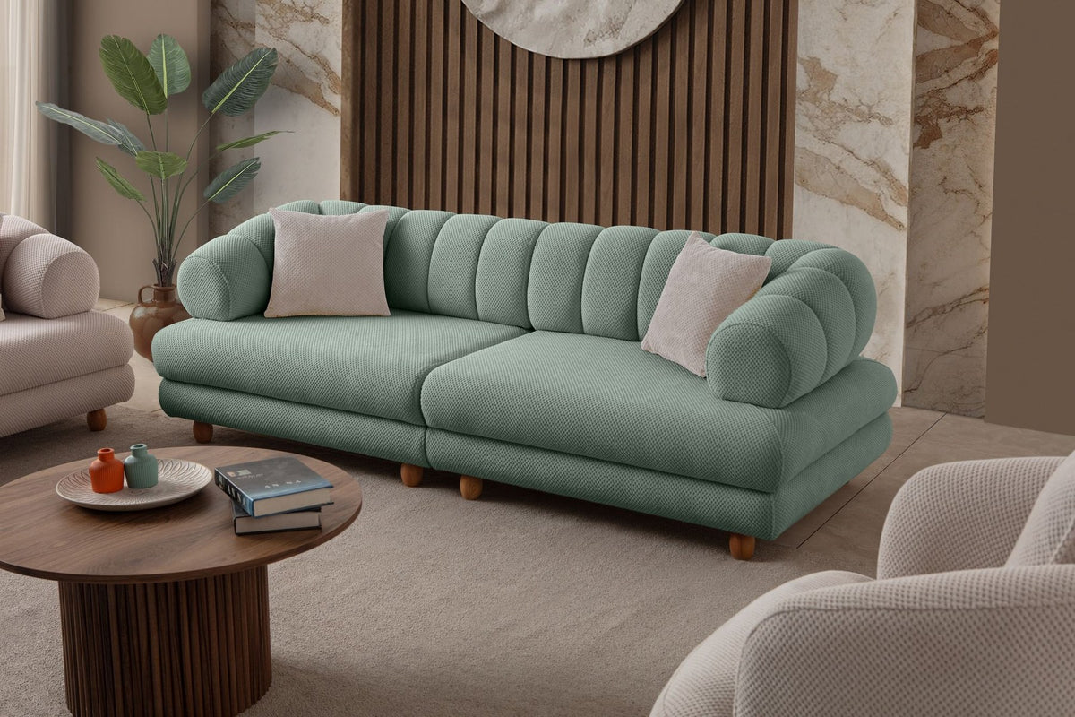 Seegrünes 3-Sitzer Sofa mit Polyesterbezug in Tuna-Struktur, Holzbeinen und abnehmbarem Sitzkissen, Gestell aus Hainbuche und Spanplatte.