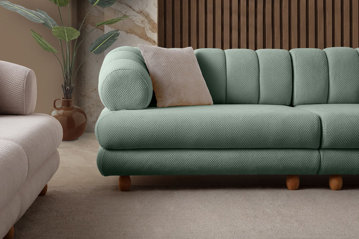 Seegrünes 3-Sitzer Sofa mit Polyesterbezug in Tuna-Struktur, Holzbeinen und abnehmbarem Sitzkissen, Gestell aus Hainbuche und Spanplatte.