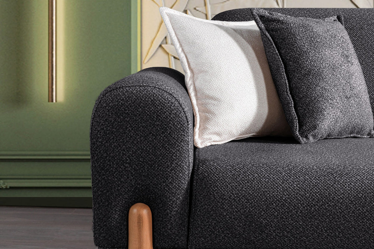 Anthrazitfarbenes 3-Sitzer Schlafsofa Class Bohem von Hanah Home mit Bouclé-Bezug, Holzbeinen und verstellbaren Armlehnen.
