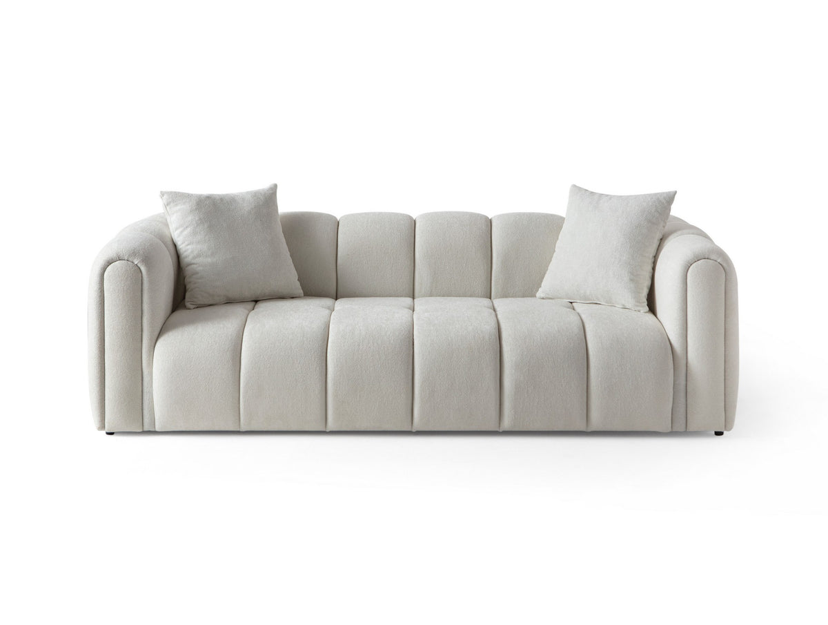 Weisses 3-Sitzer Sofa N-Line von Hanah Home mit Boucle-Stoffbezug, Kunststoffbeinen und zwei passenden Kissen auf hellem Hintergrund.
