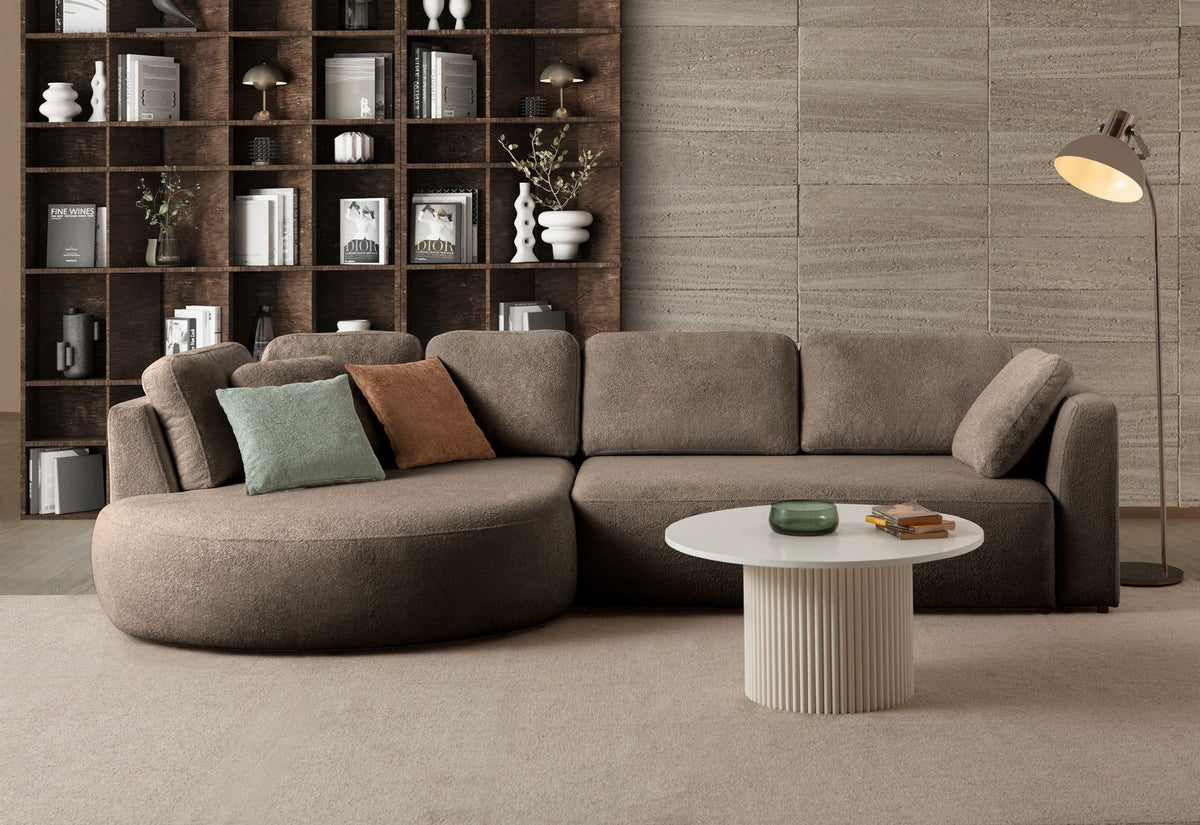 Dunkelbraunes Ecksofa Venezia mit Polyesterstoff, Kunststoffbeinen und neun Kissen, Eckform links, Loungemodul und 2-Sitzer-Modul kombiniert.