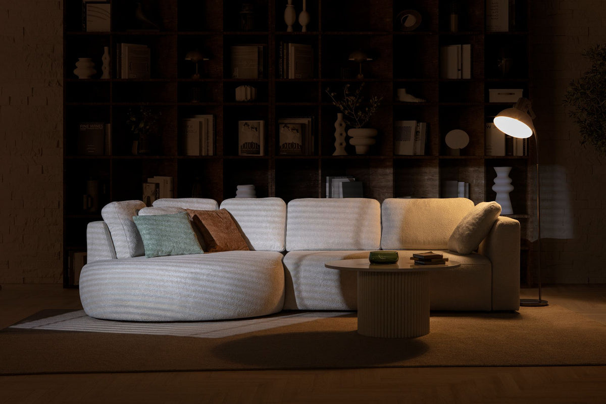 Weisses Ecksofa Venezia von Hanah Home mit Polyesterbezug, Kunststoffbeinen und abnehmbarem Rückenkissen, Eckmodul links.
