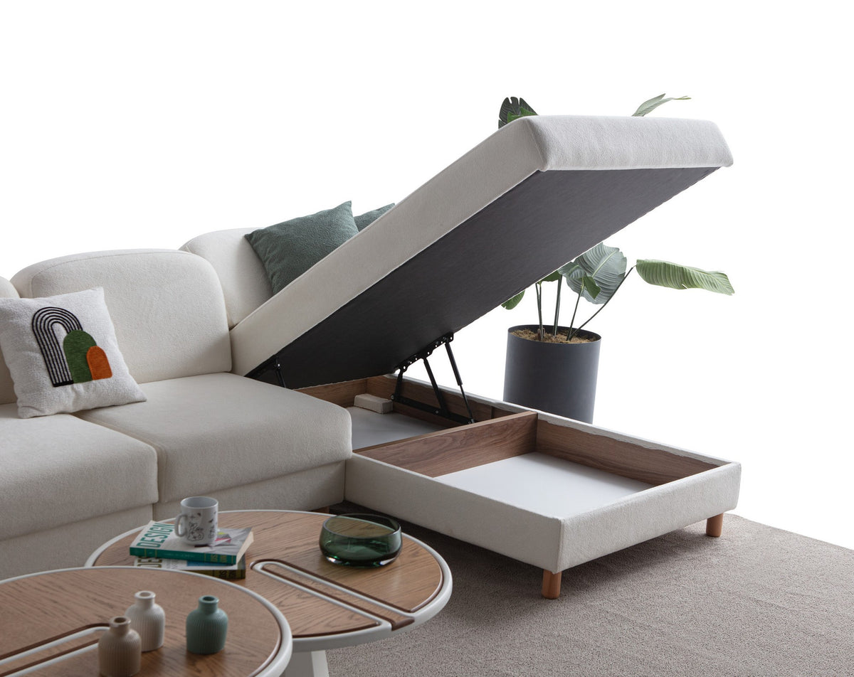 Weisses Eck-Schlafsofa Aries Relax Joker mit Coco-Boucle-Stoff, Holzbeinen und integrierter Aufbewahrungstruhe, rechte Ausführung, Ansicht von vorne.
