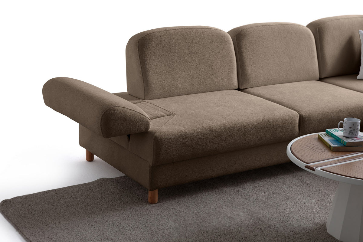 Braunes Eck-Schlafsofa Aries mit Coco-Boucle-Stoff, Holzbeinen und ausklappbarer Liegefläche in der rechten Ausführung von Hanah Home