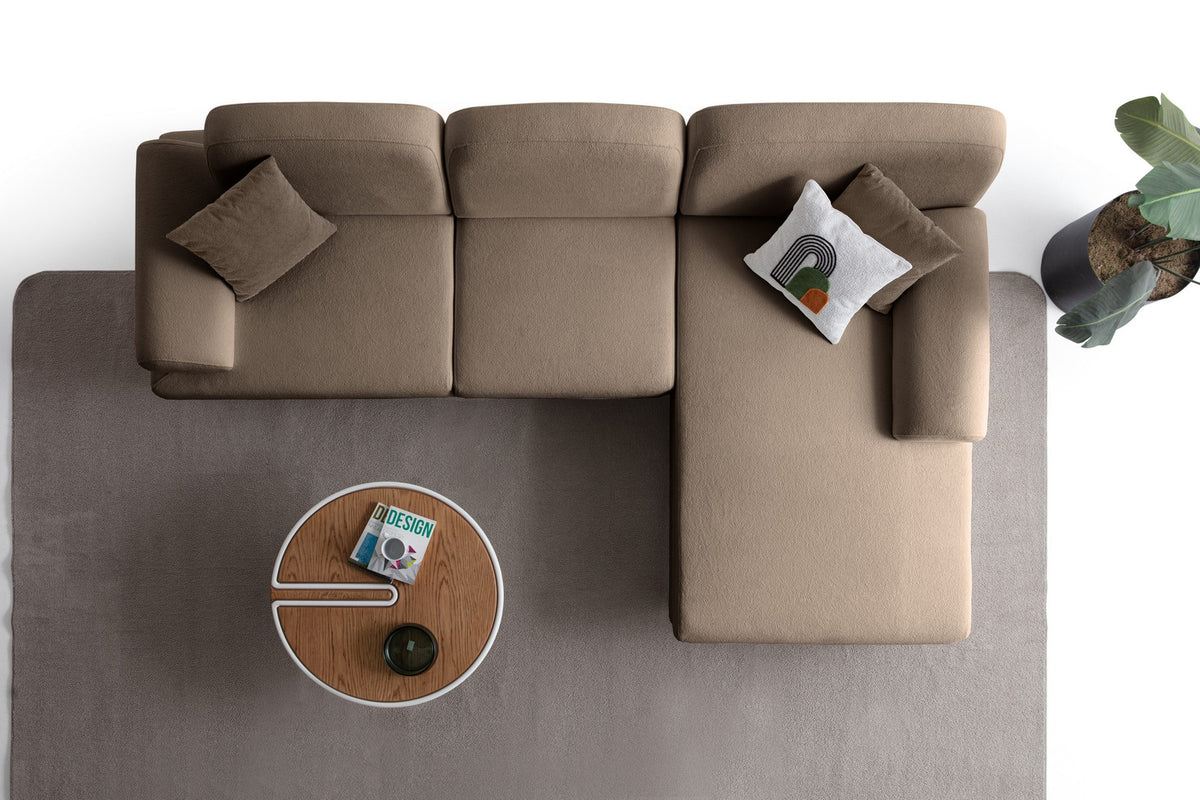 Braunes Eck-Schlafsofa Aries mit Coco-Boucle-Stoff, Holzbeinen und ausklappbarer Liegefläche in der rechten Ausführung von Hanah Home