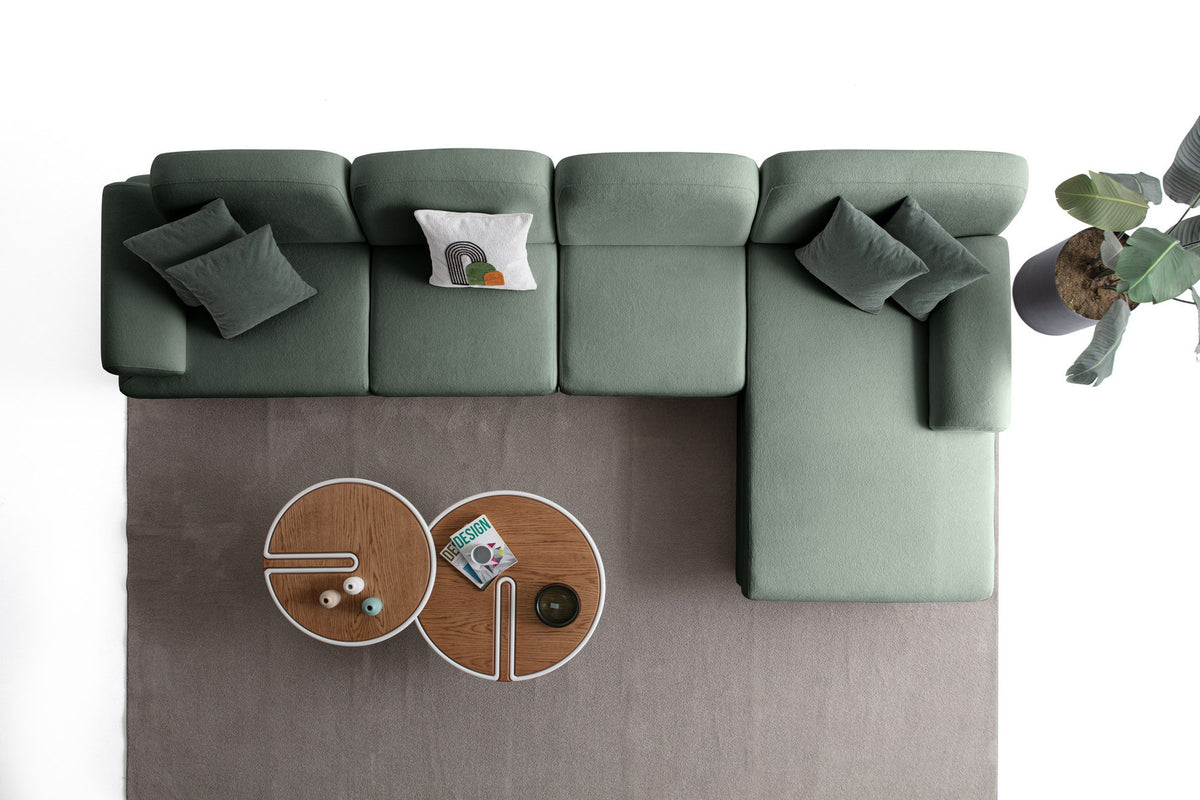 Grünes Eck-Schlafsofa Aries Relax Joker mit Coco-Boucle-Stoff, Holzbeinen und ausziehbarer Liegefläche, rechtsseitig positioniert.