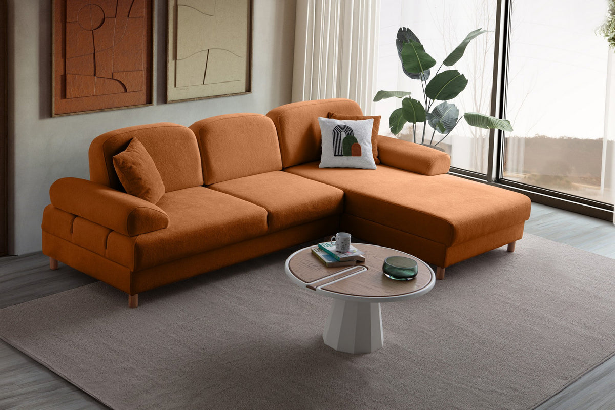 Orangefarbenes Eck-Schlafsofa Aries Relax mit Coco-Boucle-Stoff, Holzbeinen und ausklappbarer Liegefläche, rechte Ausführung.