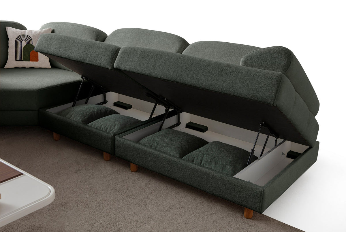 Grünes Eck-Schlafsofa Aries Modular M von Hanah Home mit Coco-Boucle-Polyesterbezug, Holzbeinen und sechs Zierkissen im Wohnzimmer.