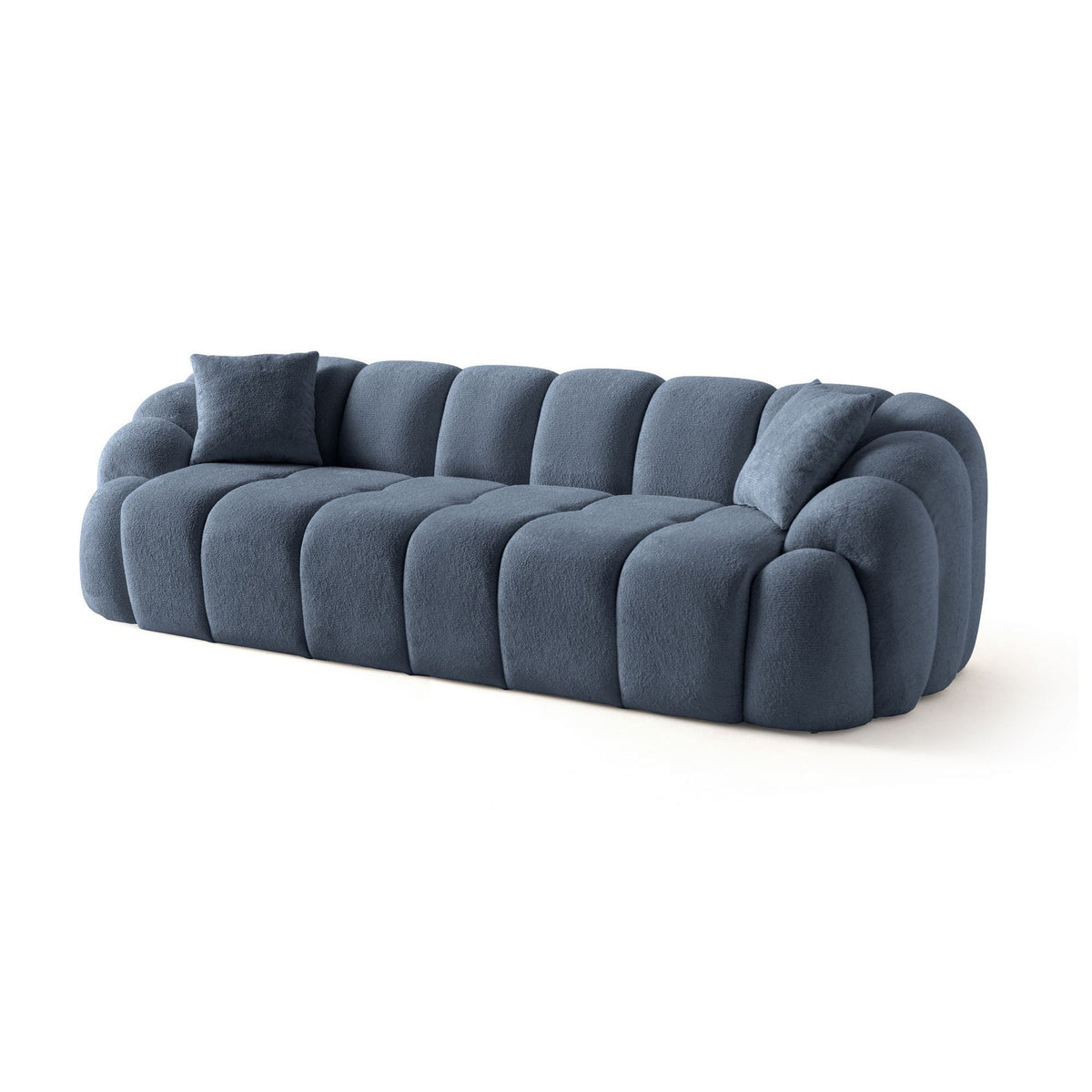 Marineblaues 4-Sitzer Sofa Octavio von Hanah Home mit Polyesterbezug in Venus-Struktur, Kunststoffbeinen und zwei losen Kissen.