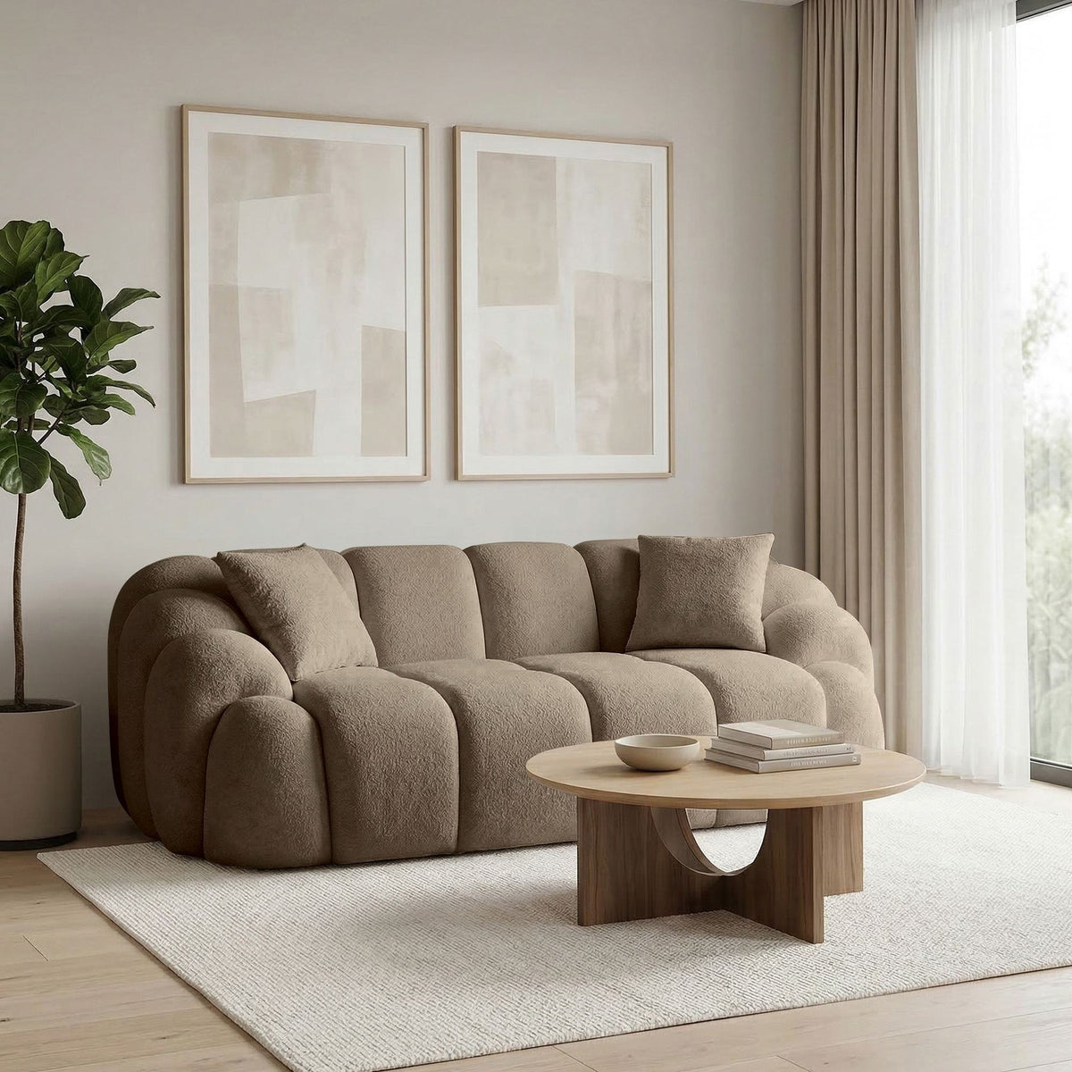 Braunes 2-Sitzer Sofa Octavio mit Polyesterbezug, Holzgestell, Kunststoffbeinen, abnehmbarem Rückenkissen und zwei Zierkissen.