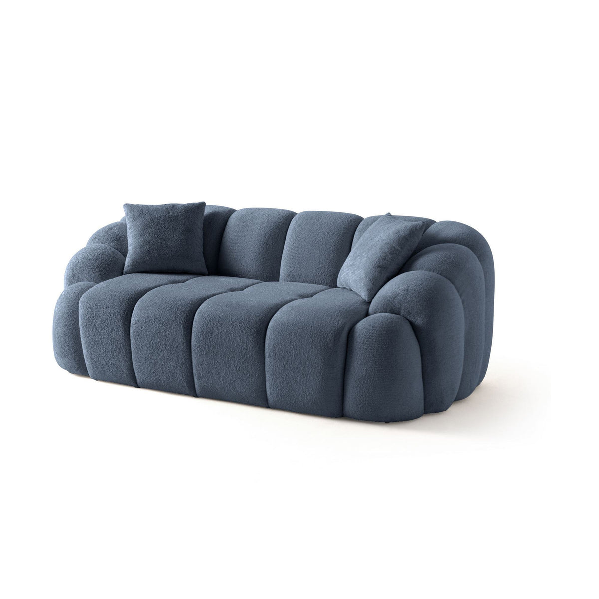 Marineblaues 2-Sitzer Sofa Octavio von Hanah Home mit Polyesterbezug, Kunststoffbeinen und abnehmbarem Rückenkissen auf hellem Hintergrund.