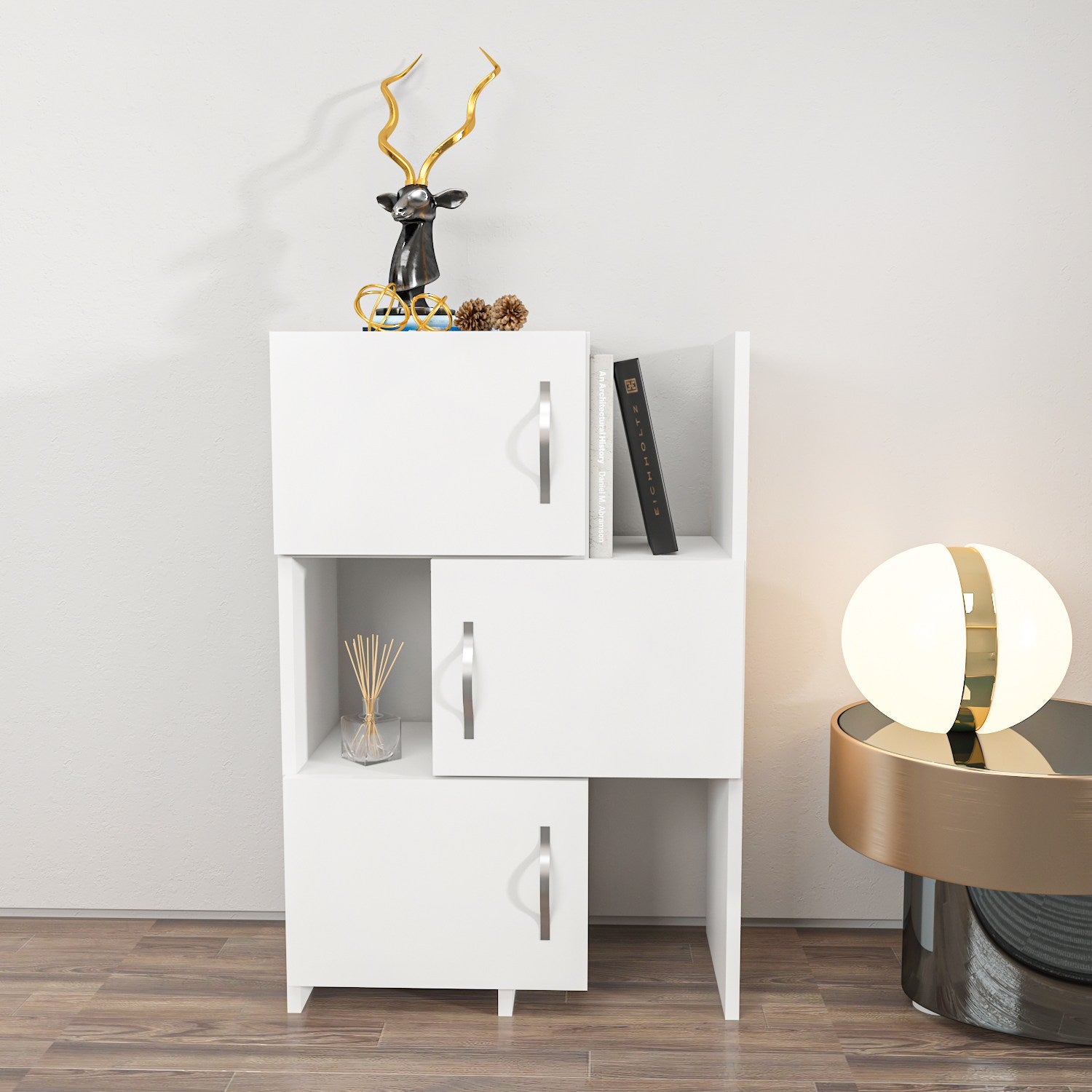 Bringen Sie Ordnung und Stil in Ihr Zuhause mit dem eleganten Anna Cabinet in Weiß von Hanah Home. Ideal für vielseitige Aufbewahrungslösungen.