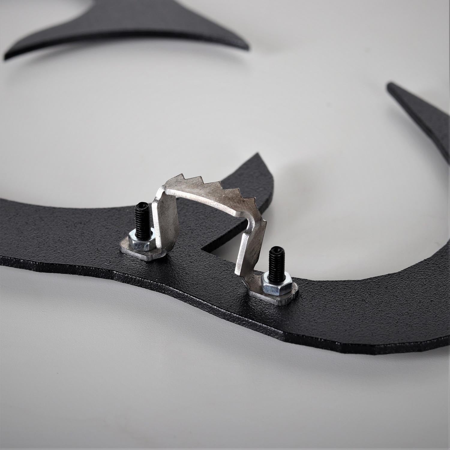 Verleihen Sie Ihrem Zuhause mit der World Map Silhouette von Wallity einen Hauch von Eleganz. Diese beeindruckende Wanddeko aus hochwertigem Metall ist ein echter Blickfang.