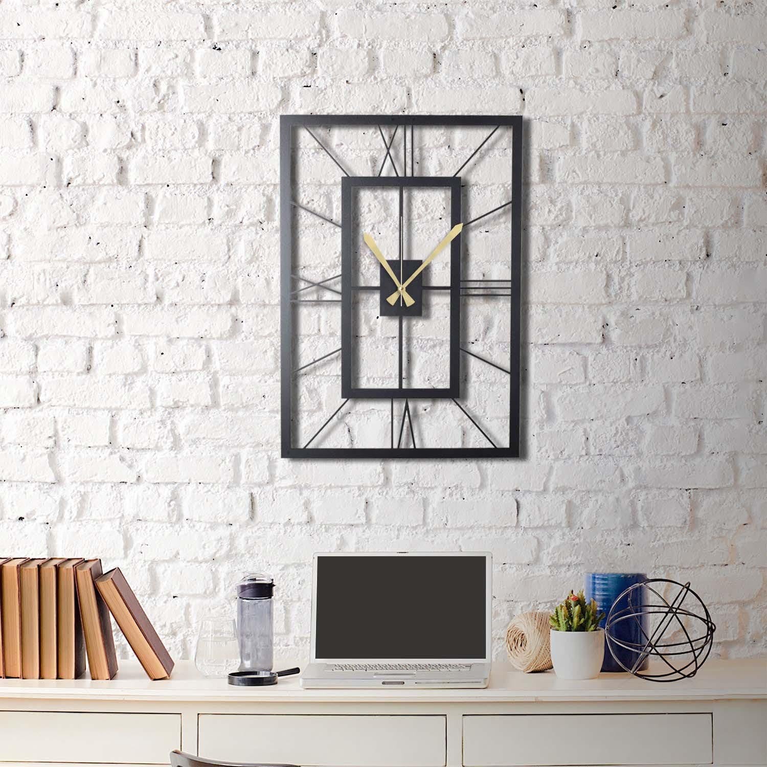 Entdecken Sie die November XL Wanduhr von Wallity in Schwarz – ein stilvolles Metallkunstwerk, das jedem Raum Eleganz und Charakter verleiht.