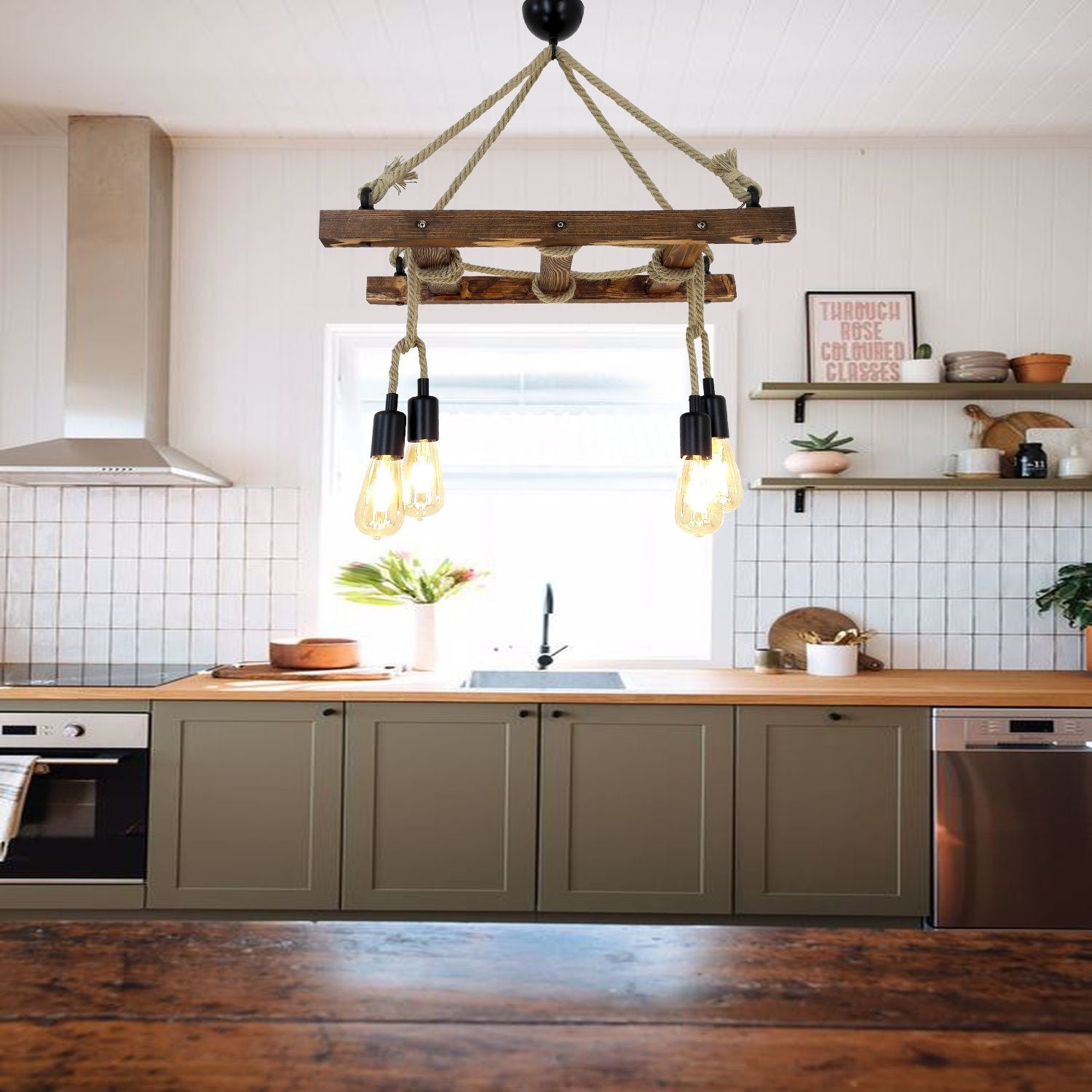 Entdecken Sie die Merdiven Halat 3 Pendelleuchte in Walnuss von Opviq – ein elegantes, handgefertigtes Lichtdesign, das jeden Raum stilvoll erhellt.