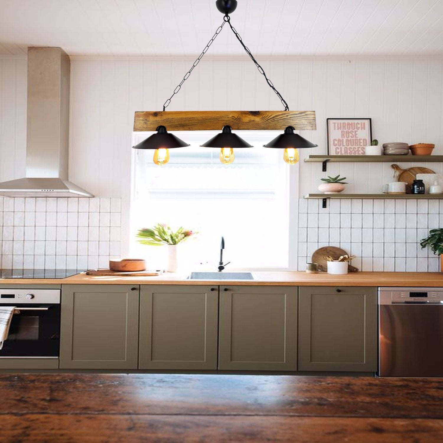 Entdecken Sie die Üç Şapka Avize Pendelleuchte in Walnuss Schwarz von Opviq – ein handgefertigter Kronleuchter aus massivem Kiefernholz, der Eleganz und Wärme in Ihr Zuhause bringt.