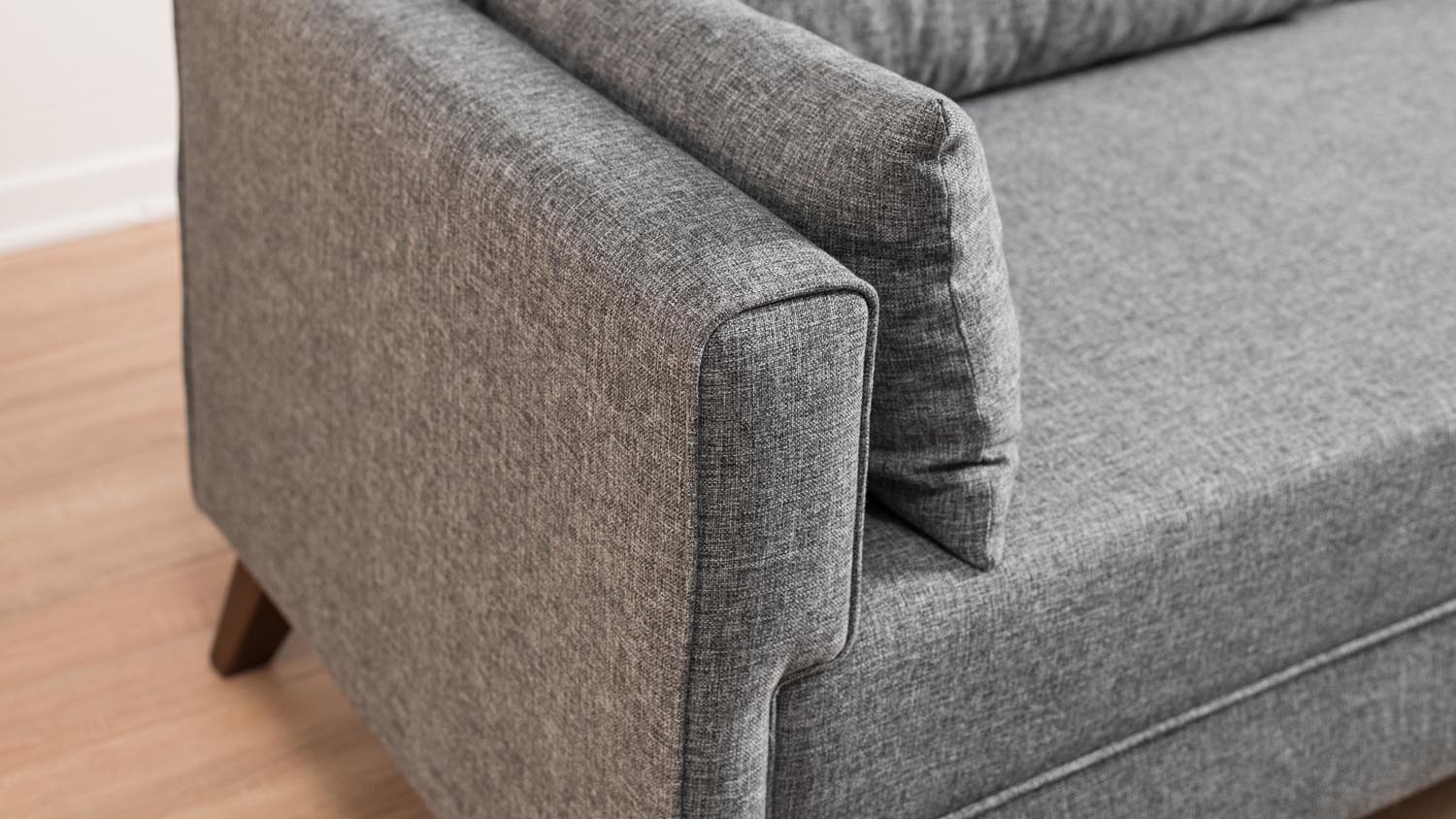 Erleben Sie das Bella Sofa Bed in elegantem Grau von Atelier Del Sofa – ein modernes 3-Sitzer Schlafsofa, das Stil und Funktionalität perfekt kombiniert.