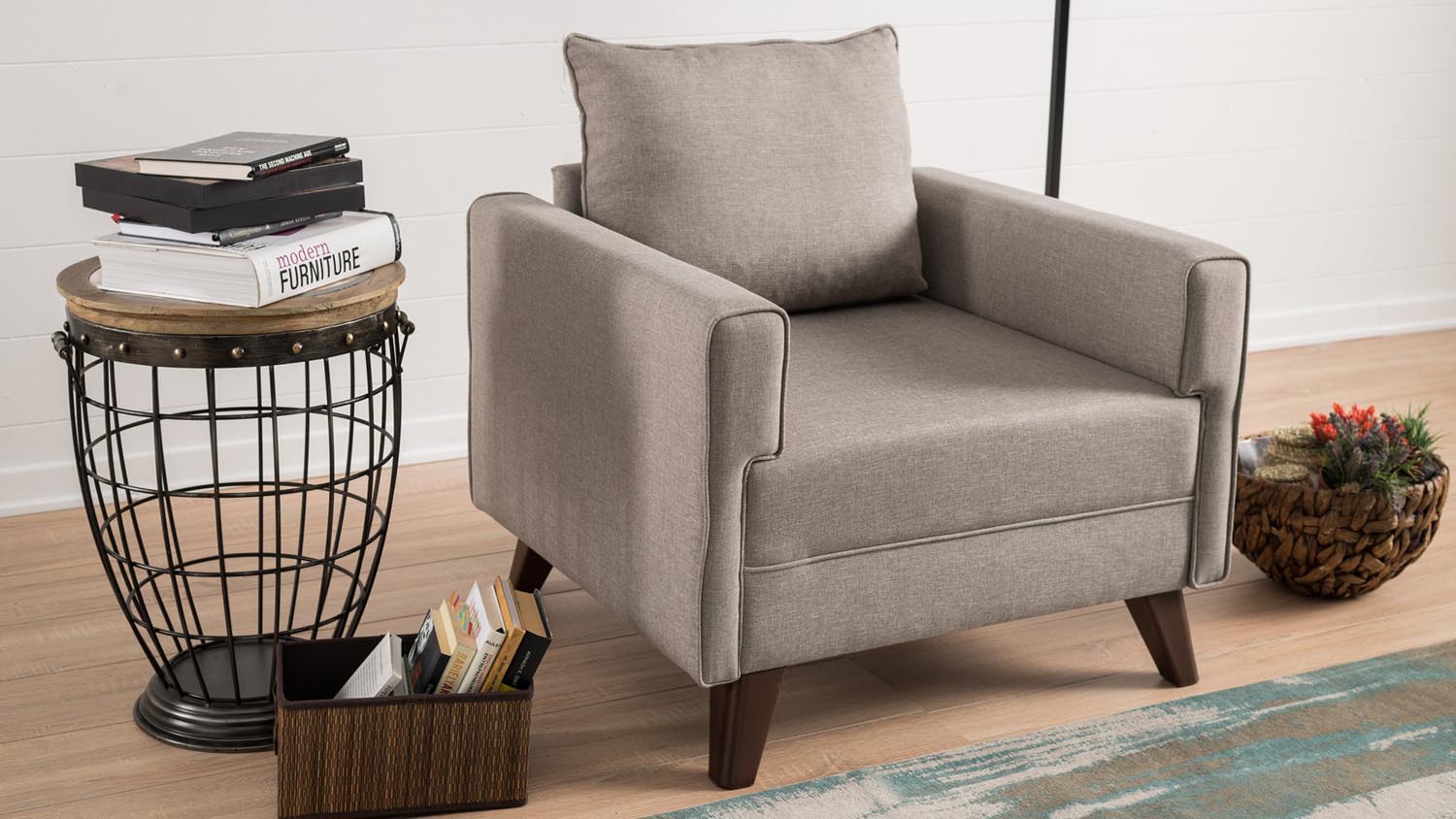 Genießen Sie den Bella Armchair in Creme von Atelier Del Sofa – ein stilvolles 1-Sitz-Sofa, das höchsten Komfort und zeitlose Eleganz bietet.