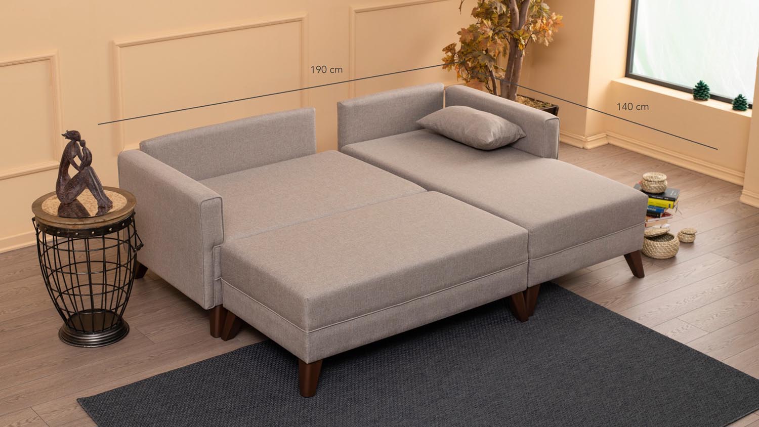 Entdecken Sie das Bella Ecksofa in Creme von Atelier Del Sofa – ein stilvolles Bettsofa, das Funktionalität und modernen Komfort harmonisch verbindet.