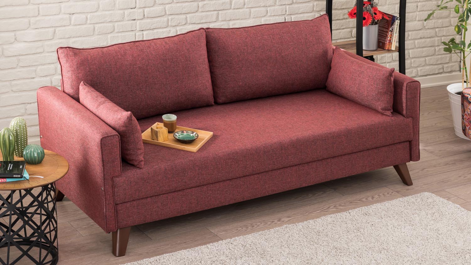 Entdecken Sie das Bella Sofa Bed in Karmesinrot von Atelier Del Sofa – ein stilvolles Schlafsofa, das Eleganz und Komfort vereint. Ideal für Ihr Wohnzimmer!