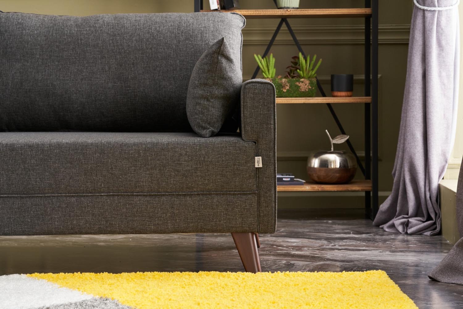 Entdecken Sie das elegante Bella Sofa für 3 Personen in Anthrazit. Stilvolles Design, optimaler Komfort und pflegeleichte Materialien für Ihr Zuhause.